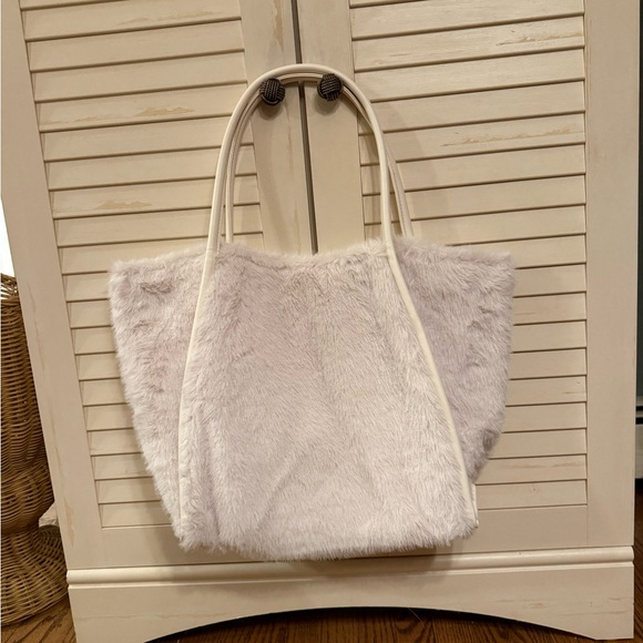 Victoria’s Secret VS White Faux Fur Tote Bag - Picture 2 of 4